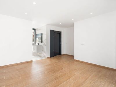 Direct aan het water, woning met aanlegplaats, garage en lift