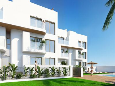 Appartementen en penthouses aan de golfbaan, 4 km van zee.