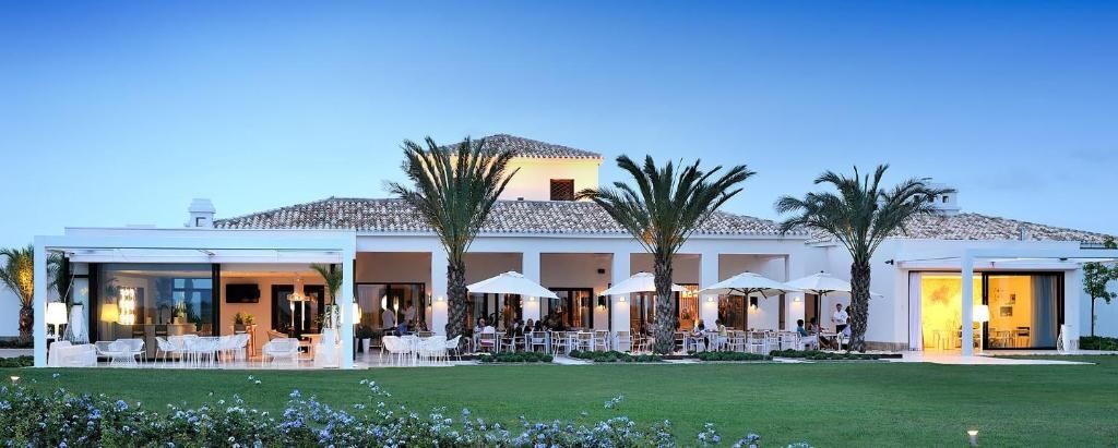 Zeer bijzondere villa op een luxe locatie, eerste lijn golf