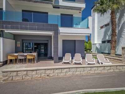 ruim appartement met grote tuin eromheen. 2,5 km van strand