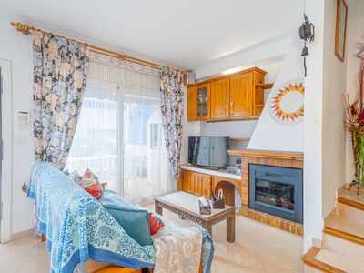 Geschakelde woning met garage, voor wie van kleur houdt!