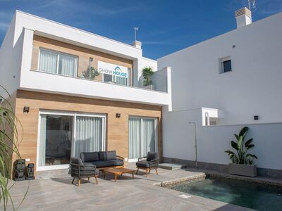 6202 Vrijstaande villa, luxe afgewerkt, dichtbij 2 stranden.