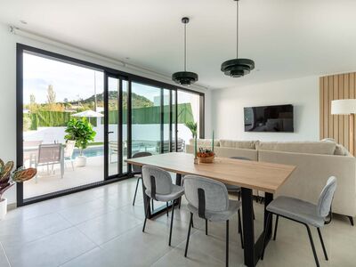 Wat een villa! ruim grondstuk, prachtig zwembad