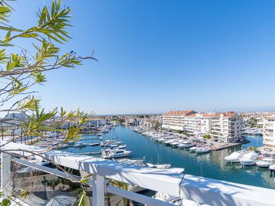 penthouse met groot terras en zicht op de haven. Garageplaats