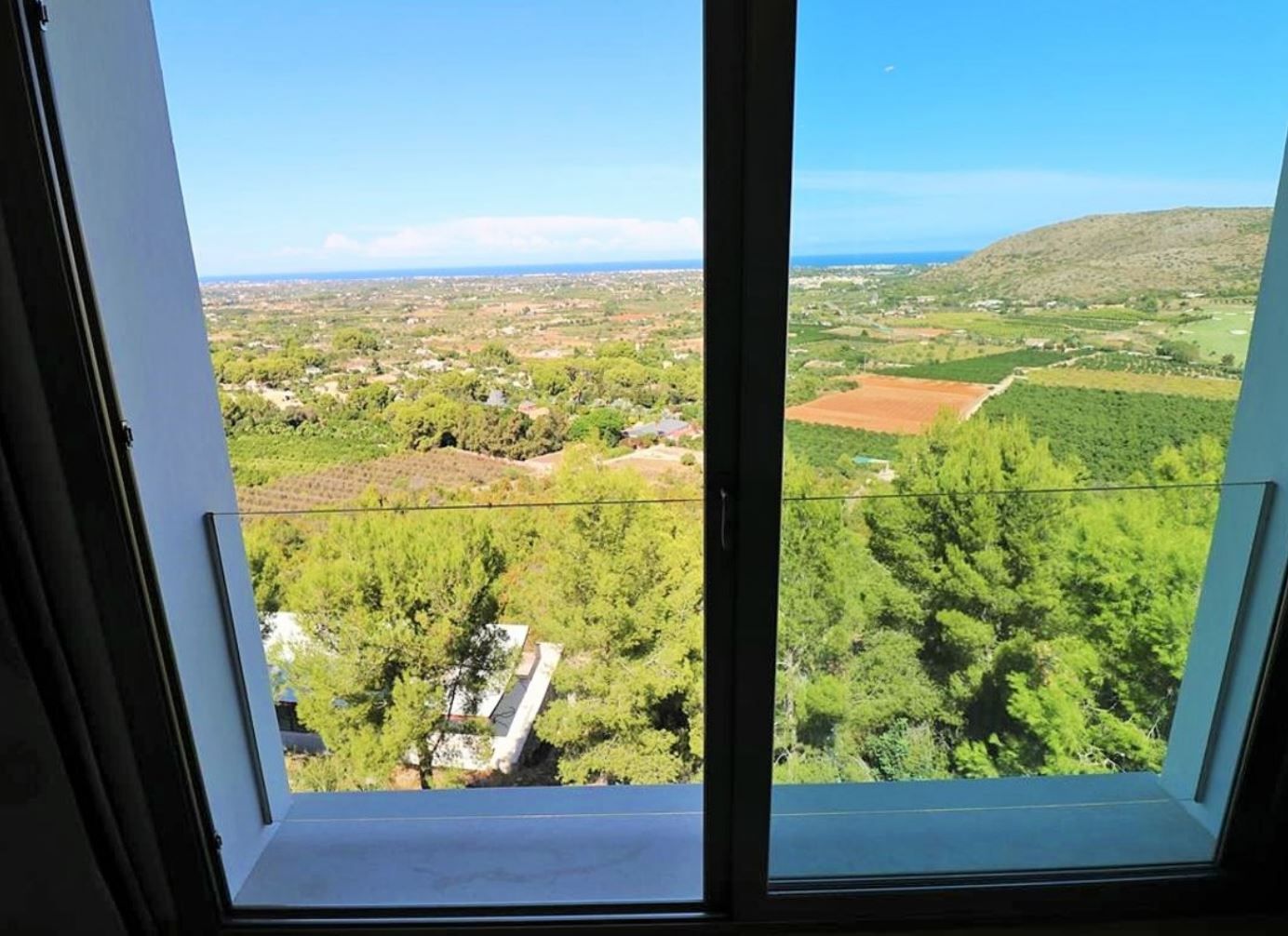 Ibiza stijl villa met prachtig uitzicht op zee