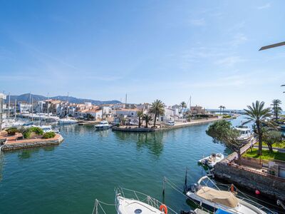 Woning met aanlegplaats en garage.. Ideaal gelegen