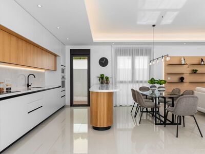 Speels ogende, moderne villa met zwembad