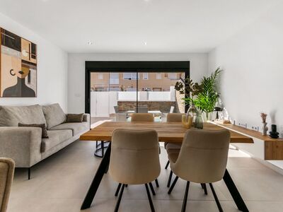 Villa met garage! Zwembad en dakterras