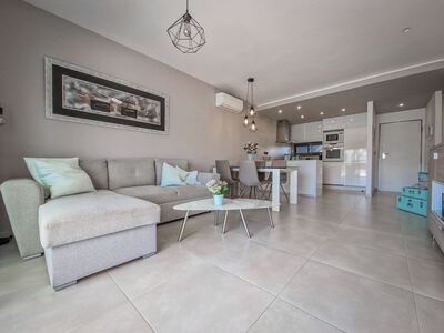 ruim appartement met grote tuin eromheen. 2,5 km van strand
