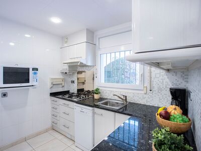 Villa met aanlegplaats, zwembad en garage