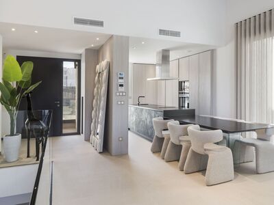 Zeer ruime villa, 1e lijn golf, zwembad en jacuzzi
