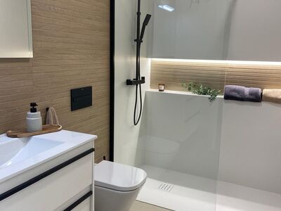 Vrijstaande villa, luxe afgewerkt, dichtbij 2 stranden.