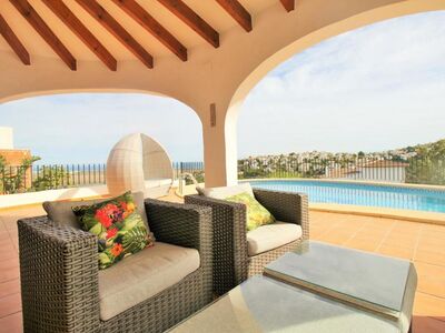 Charmante villa met zwembad en uitzicht