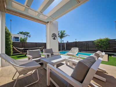 Wat een fantastische villa! Zwembad en royaal dakterras.