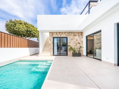 Villa op fijne locatie met zwembad en dakterras