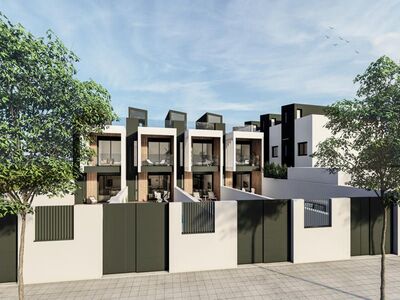 Ruime woningen met zwembad, patio en dakterras.
