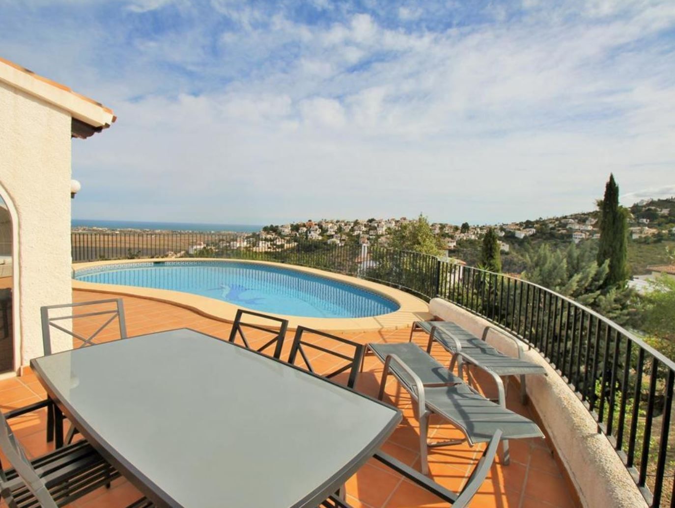 Charmante villa met zwembad en uitzicht