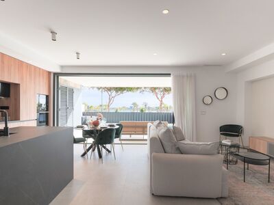 Riant.. wat een ruimte in deze villa en wat een locatie!