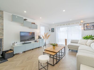 Fraaie villa met fijn zwembad in ruime tuin