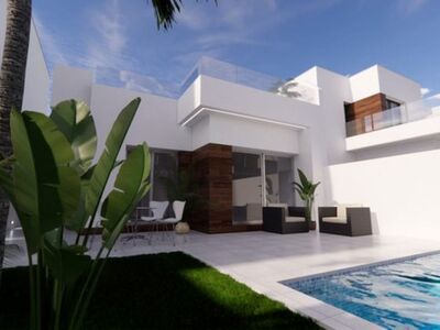Ruime 2 slaapkamer villa met zwembad en dakterras