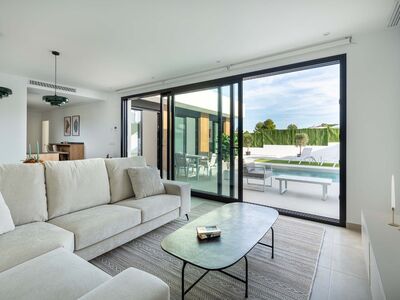 Wat een villa! ruim grondstuk, prachtig zwembad