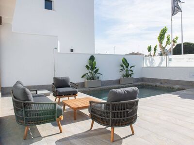 6202 Vrijstaande villa, luxe afgewerkt, dichtbij 2 stranden.