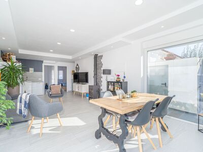 Fraai gerenoveerde villa met zwembad, met verhuur vergunning