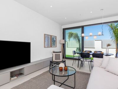 Een garage is standaard bij deze villa op golfresort,
