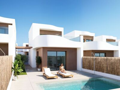 Fraaie villa's, met fijne tuin. Vele extra's