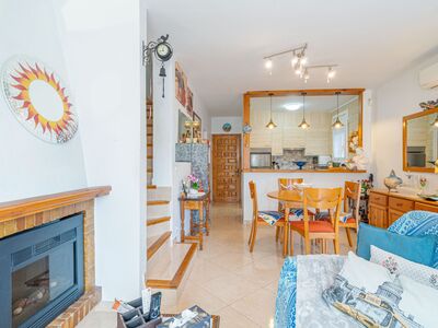 Geschakelde woning met garage, voor wie van kleur houdt!