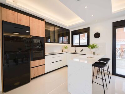 Villa met veel ruimte, grote tuin, een dakterras en een garage