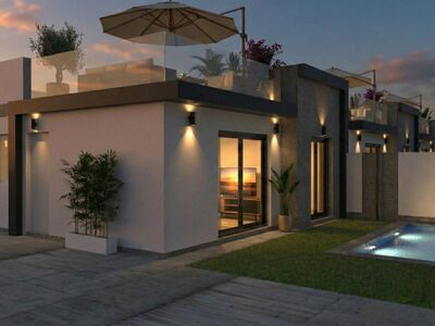 Vrijstaande villa met zwembad en dakterras