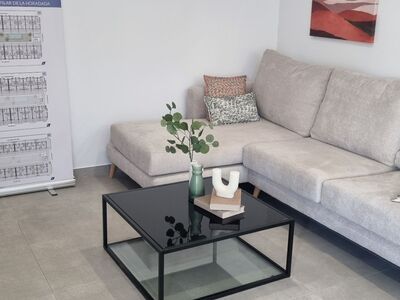 Drie slaapkamers, garageplaats en berging, groot zwembad