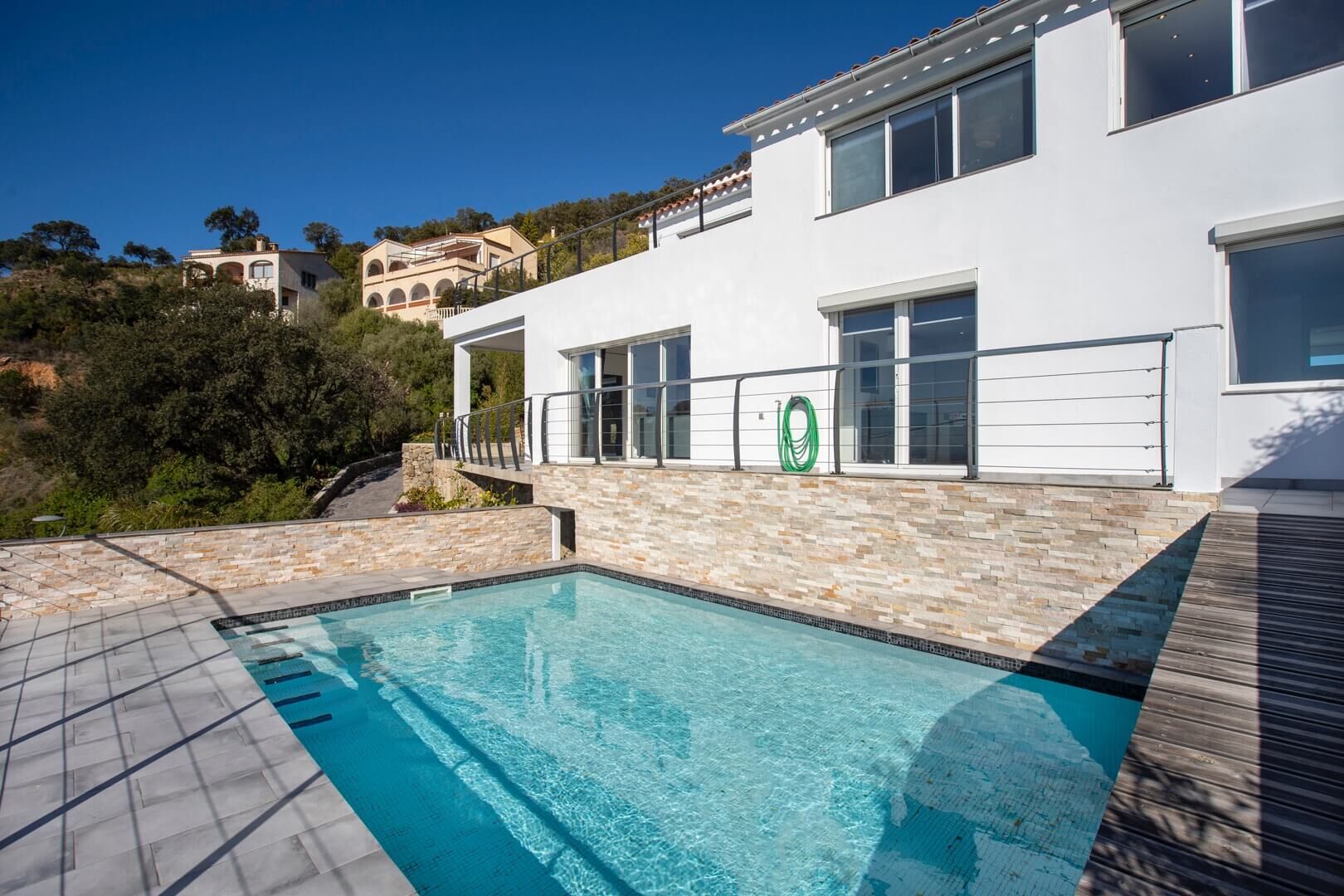 Compleet gerenoveerde villa met zwembad en zeezicht