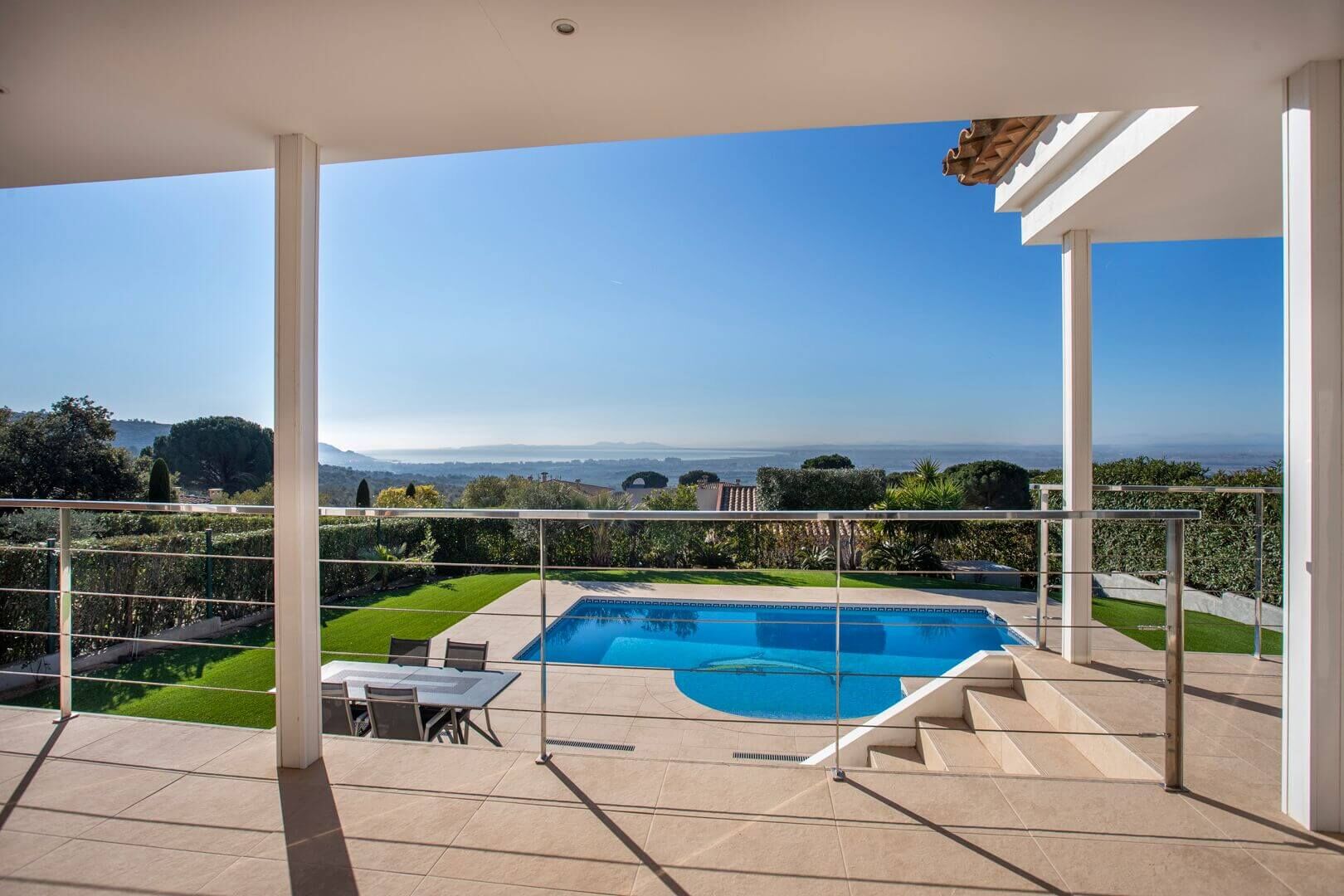 Prachtige villa met riant uitzicht over zee