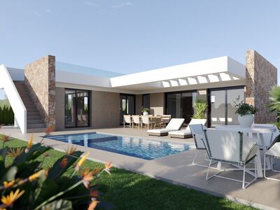 Ruime villa met veel grond, dus een grote tuin en zwembad