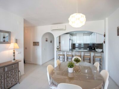 Ruim appartement, direct aan de zee, met parkeerplaats en berging