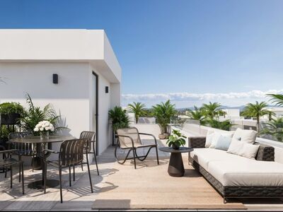 Heel bijzonder! Wat een ruimte binnen en grote tuin