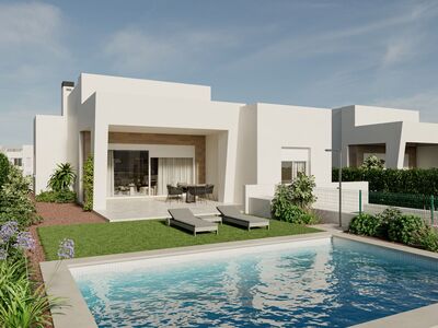 Luxe villa met riante onderbouw en garage