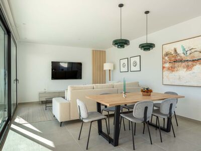 Wat een villa! ruim grondstuk, prachtig zwembad