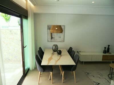 Drie slaapkamers, drie badkamer, gezamenlijke tuin en zwembad