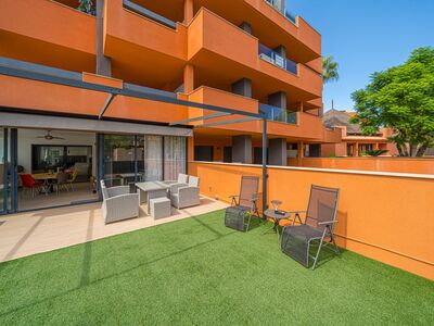 Ruim appartement met tuin in gezellig Villamartin