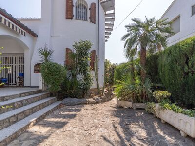 Karakteristieke villa in het levendige Empuriabrava