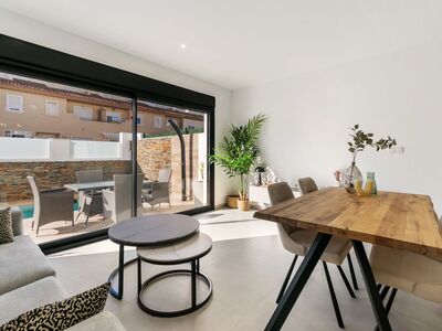 Villa met garage! Zwembad en dakterras