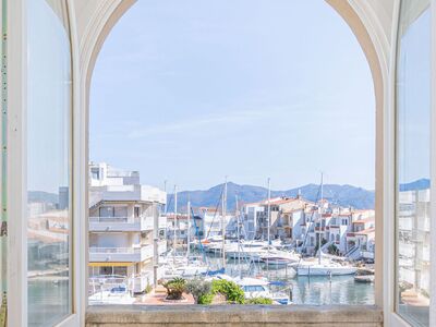 Woning met aanlegplaats en garage.. Ideaal gelegen