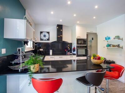 Villa, leuke tuin met jacuzzi, in rustige wijk van Roses