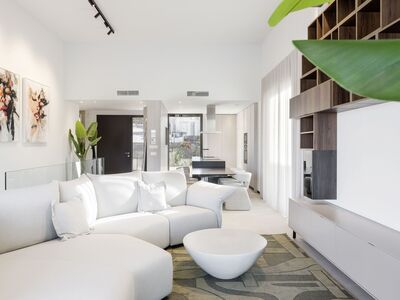 Zeer ruime villa, 1e lijn golf, zwembad en jacuzzi