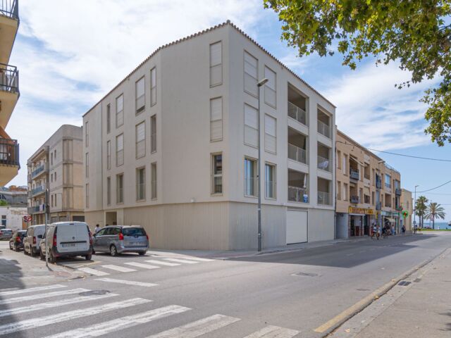 recent gebouwd appartement vlakbij zee in Roses