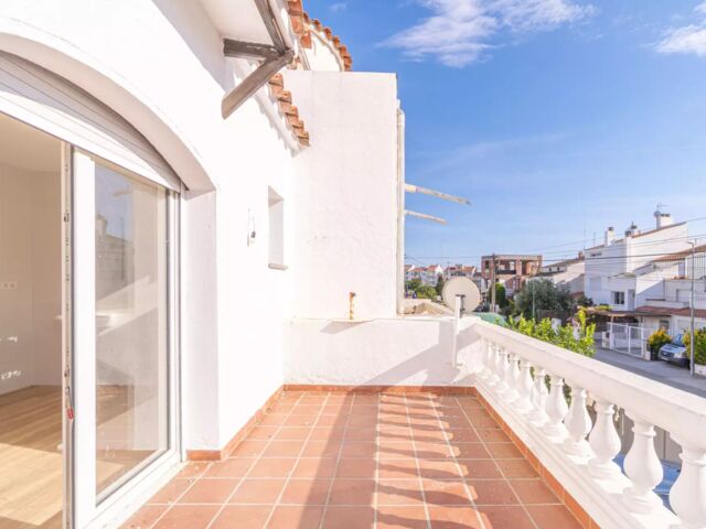 Schakelwoning, geheel gerenoveerd en dichtbij zee