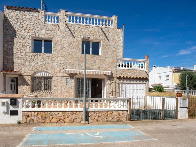 1155 Charmant huis met aanlegplaats en garage